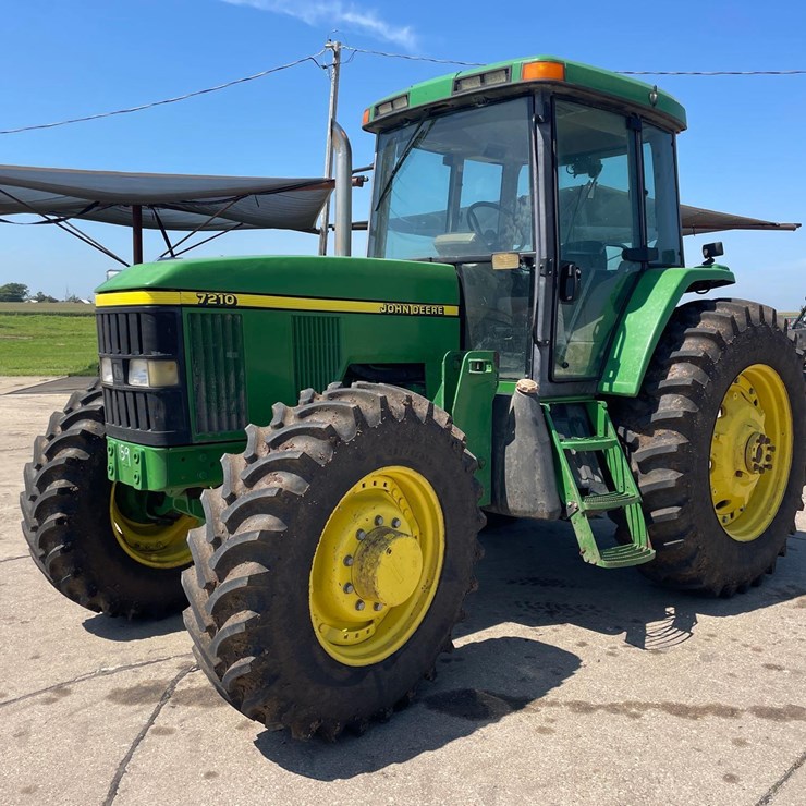 JOHN DEERE 7210