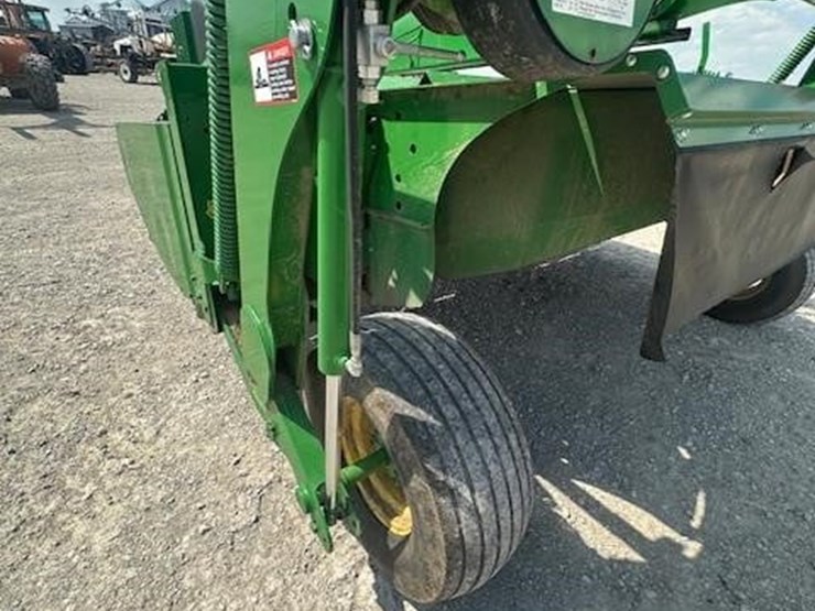 2017-john-deere-835-image-13