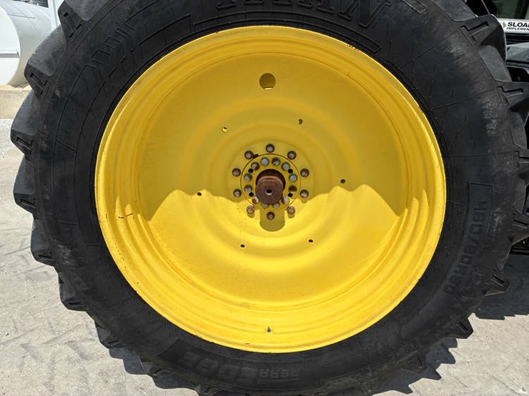 2018-john-deere-8400r-image-58