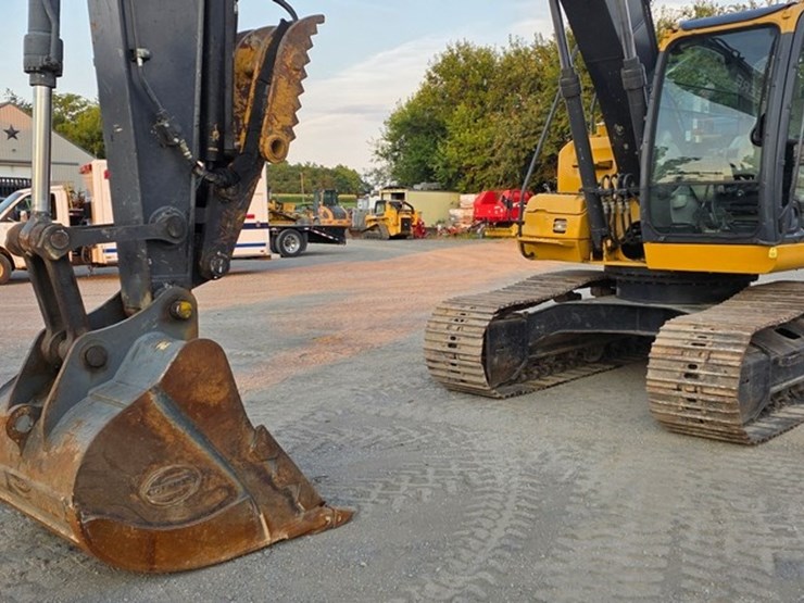 2013-deere-160g-lc-image-6