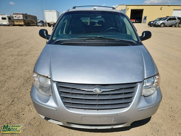 2006-chrysler-town-&-country-image-21