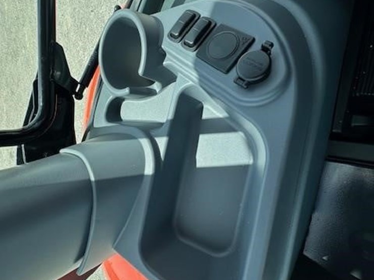 2023-kubota-m7-154-deluxe-image-35