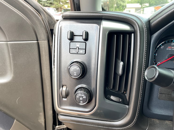 2018-chevrolet-silverado-1500-z71-image-48