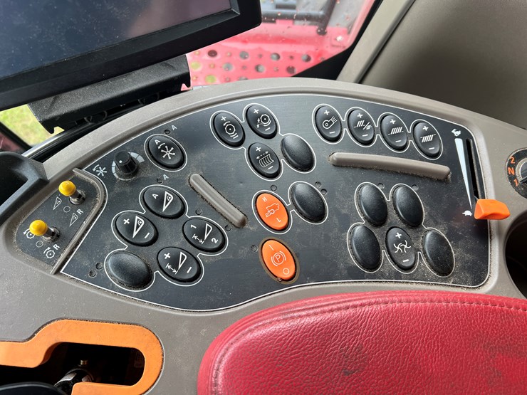 2023-case-ih-8250-image-17