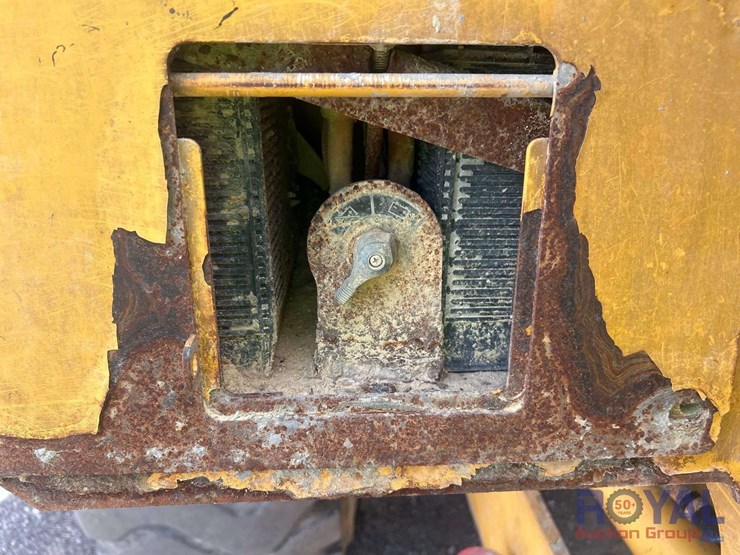 2005-johndeere-644k-image-16