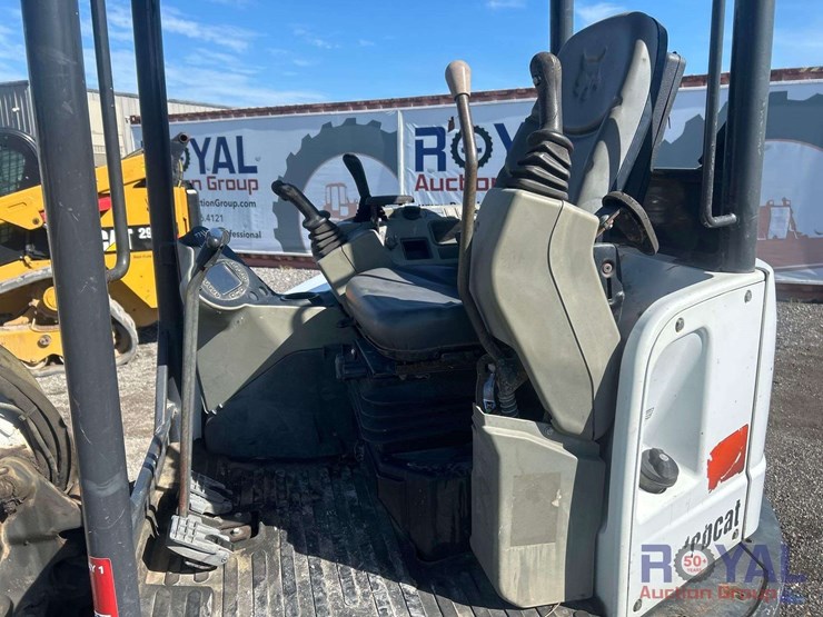 2016-bobcat-e32i-image-12