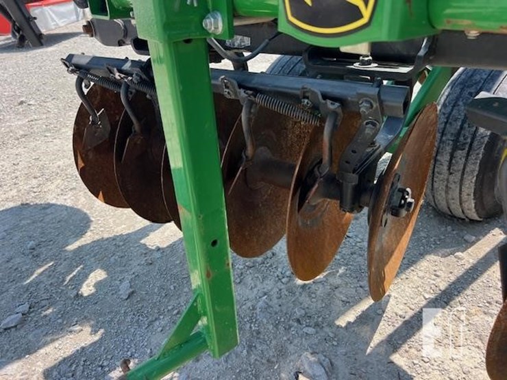 2014-john-deere-2623-image-24