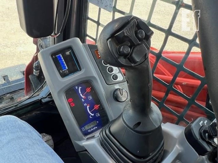 kubota-svl97-2-image-26