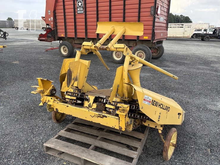 new-holland-824-image-4