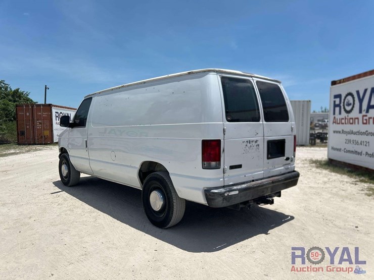 2004-ford-cargo-image-4