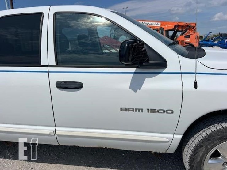 2004-dodge-ram-1500-image-14