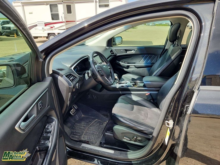 2015-ford-edge-image-13