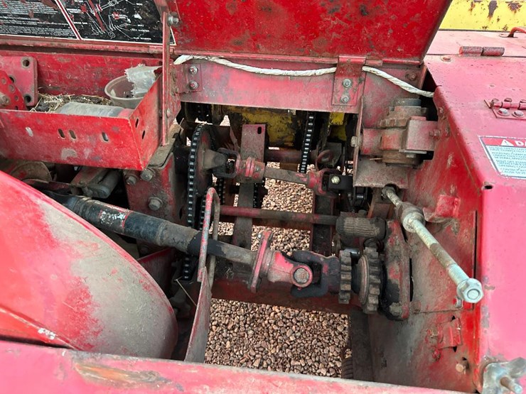 new-holland-790-image-20