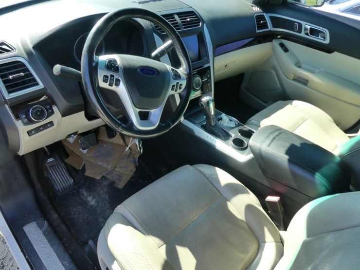 2012-ford-explorer-image-11