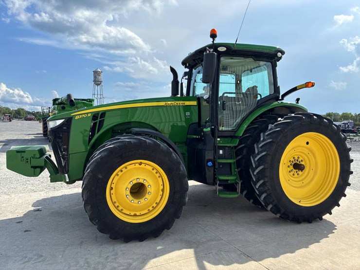 2018-john-deere-8370r-image-11