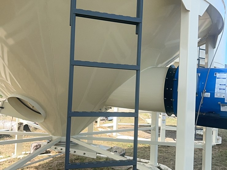 concept-5,000-bushel-hopper-bin,-fully-equipped-with-agi-grainguard-10-hp-bin-fan-with-three-phase-electric-motor-image-30