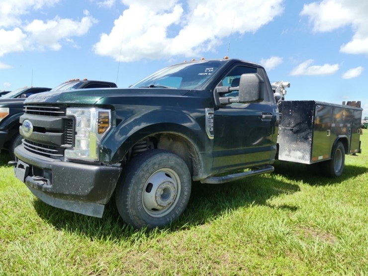 2019-ford-f350-xl-image-2