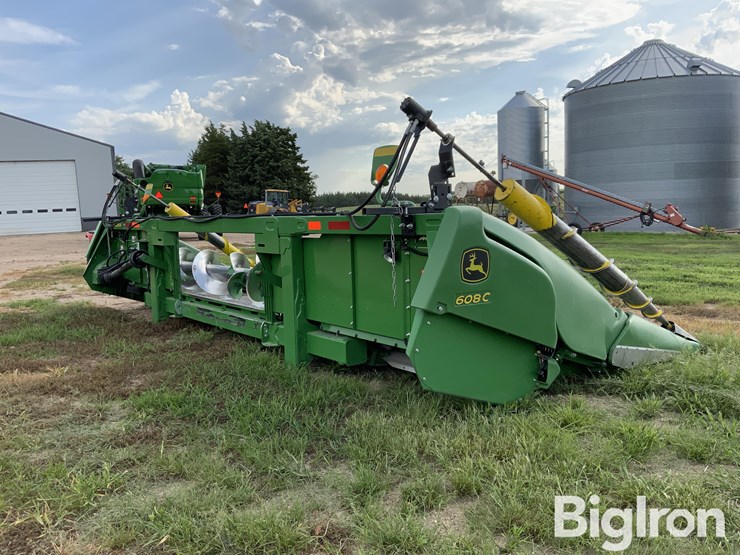2017-john-deere-608c-image-5