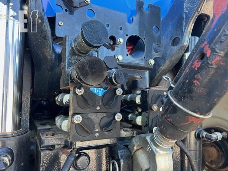 new-holland-t8020-image-23