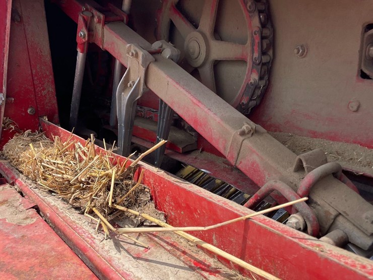 new-holland-311-image-32