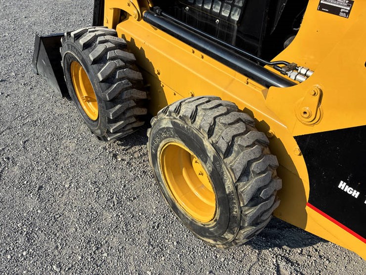 2019-caterpillar-246d-image-34