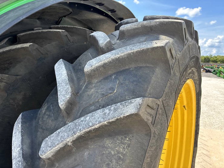 2018-john-deere-8400r-image-64