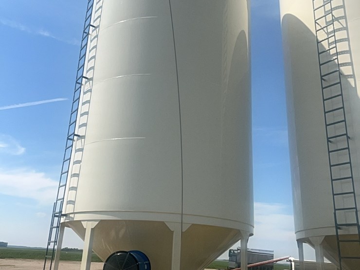 concept-5,000-bushel-hopper-bin,-fully-equipped-with-agi-grainguard-bin-fan-with-7.5-hp-three-phase-electric-motor-image-11