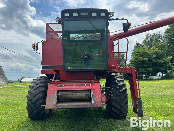 1989-case-ih-1660-image-2