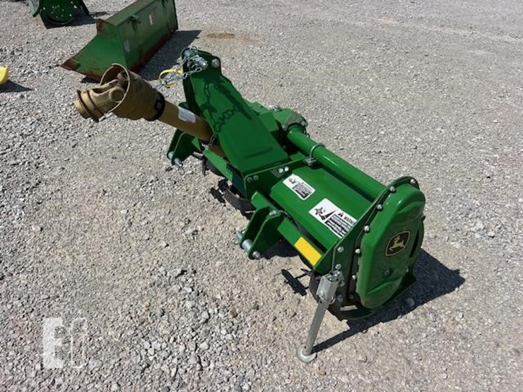 2021-john-deere-647-image-3