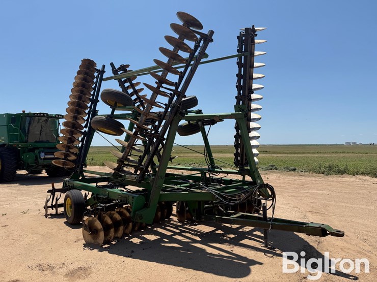 john-deere-235-image-3