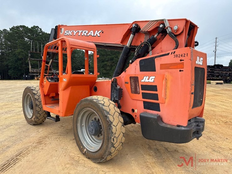 2018-jlg-8042-image-2