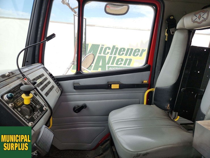 1996-freightliner-fl80-image-24