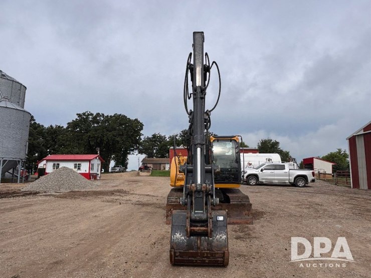 2012-deere-135d-image-4