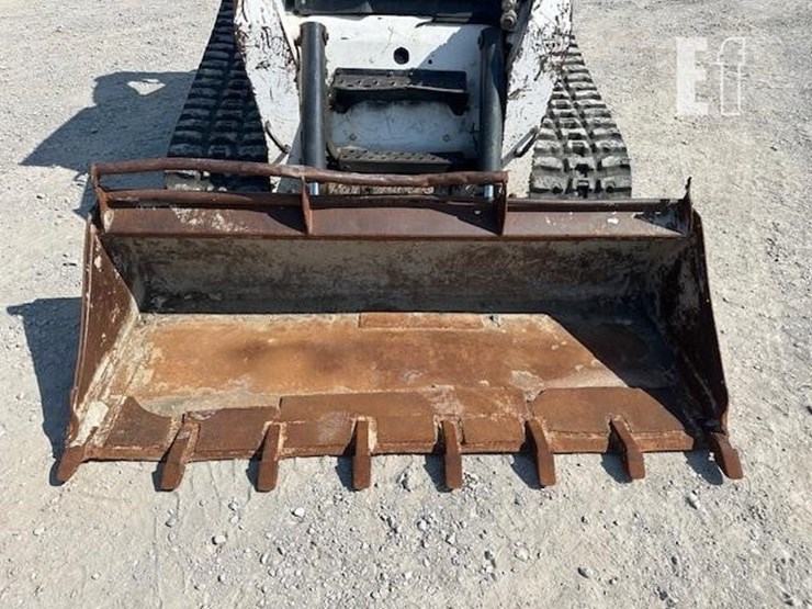 2007-bobcat-t300-image-15