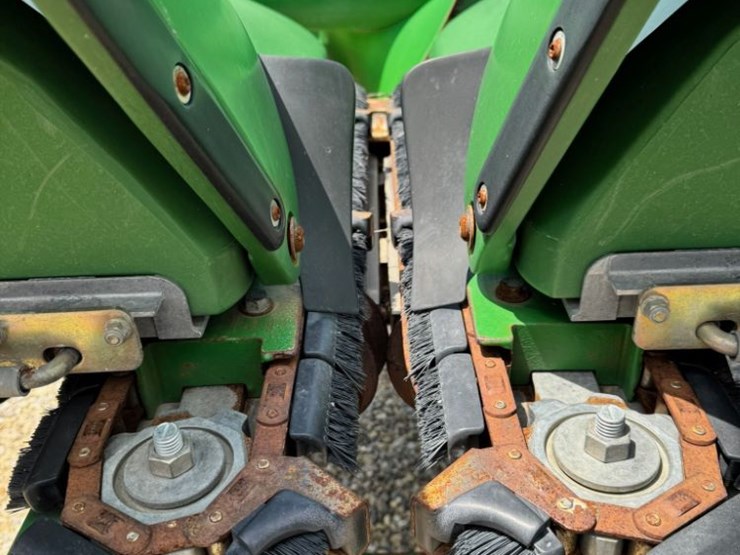 2010-john-deere-608c-image-10