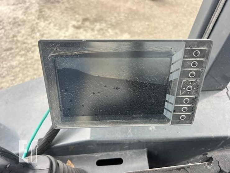2020-deere-204l-image-36