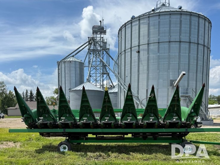 2010-john-deere-608c-image-3
