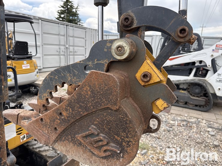 2020-deere-17g-image-12