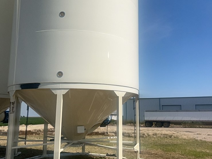 concept-5,000-bushel-hopper-bin,-fully-equipped-with-agi-grainguard-bin-fan-with-7.5-hp-three-phase-electric-motor-image-25