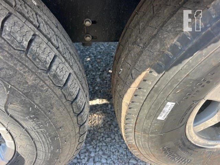 2019-j&m-lc390-image-21