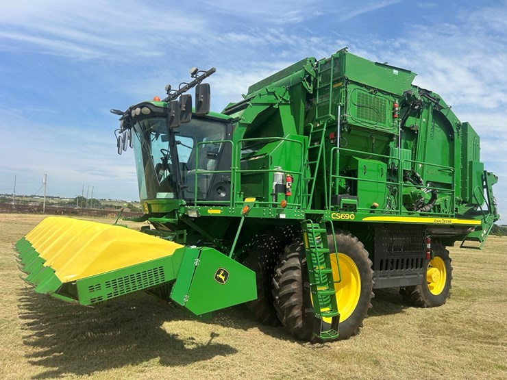 2016-john-deere-cs690-image-27
