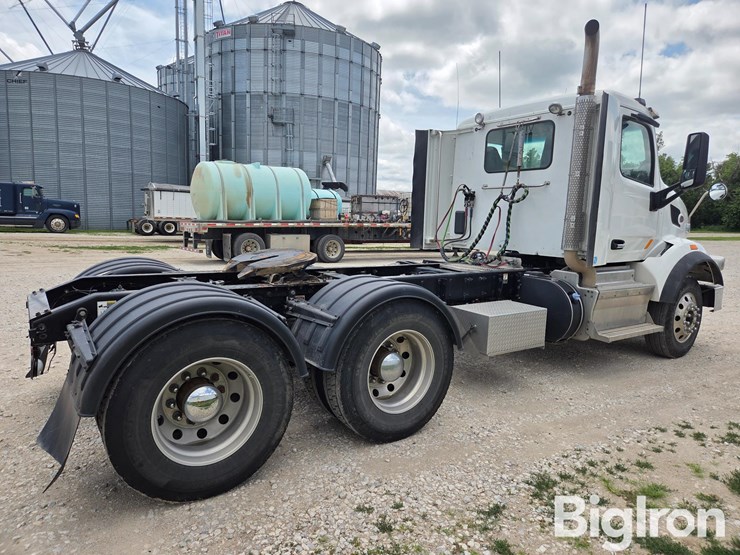 2016-peterbilt-567-image-5