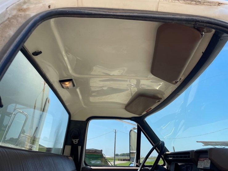 1993-ford-f700-image-50