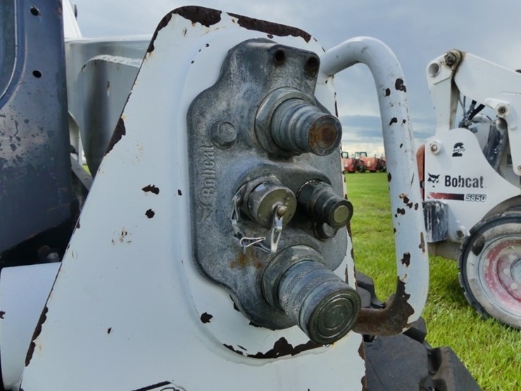 2012-bobcat-s850-image-12