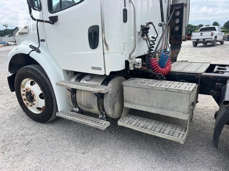 freightliner-business-class-m2-112-image-34