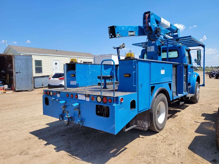 2007-freightliner-m2-106-image-5
