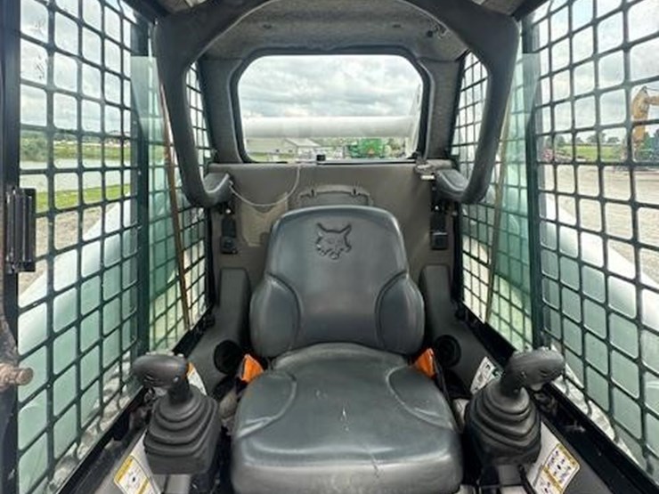 2008-bobcat-t300-image-18