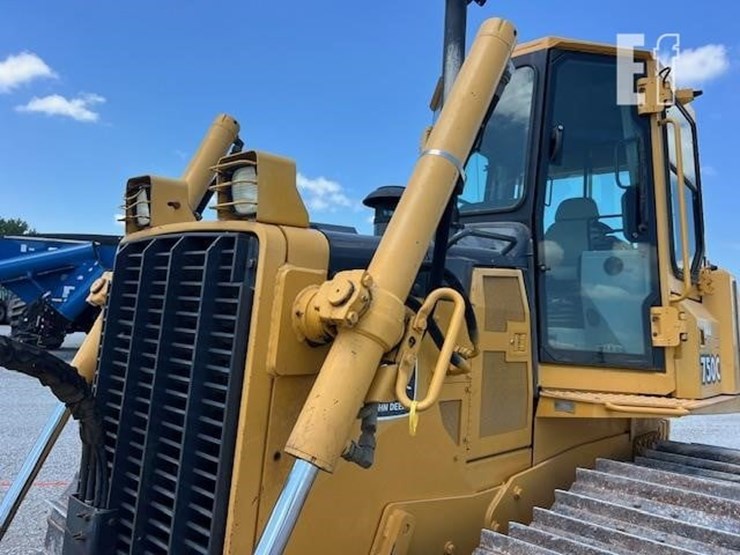 2000-deere-750c-lt-ii-image-23
