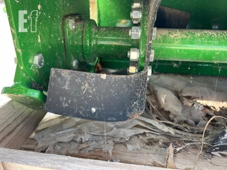 2022-john-deere-647-image-11