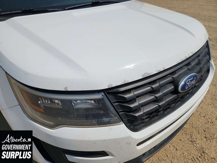 2017-ford-explorer-image-27